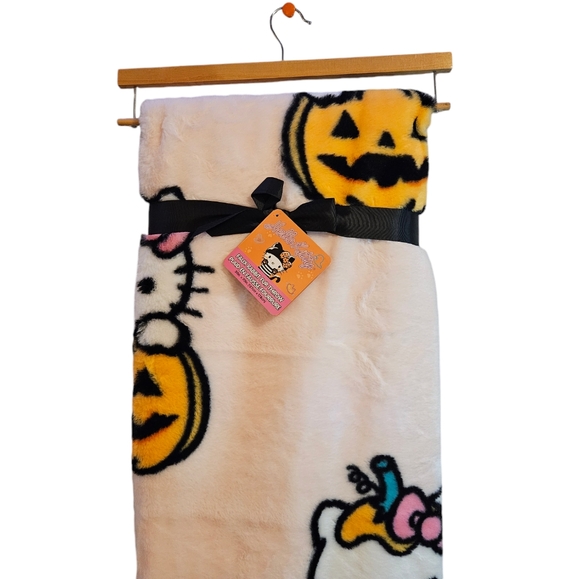 Hello Kitty Halloween Faux Rabbit Fur Throw Blanket Pink 50 x 70 - Picture 3 of 5